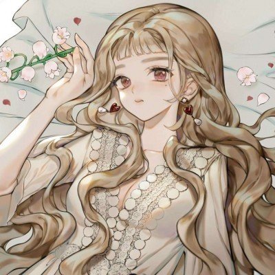 竹笋把衣服顶起来了